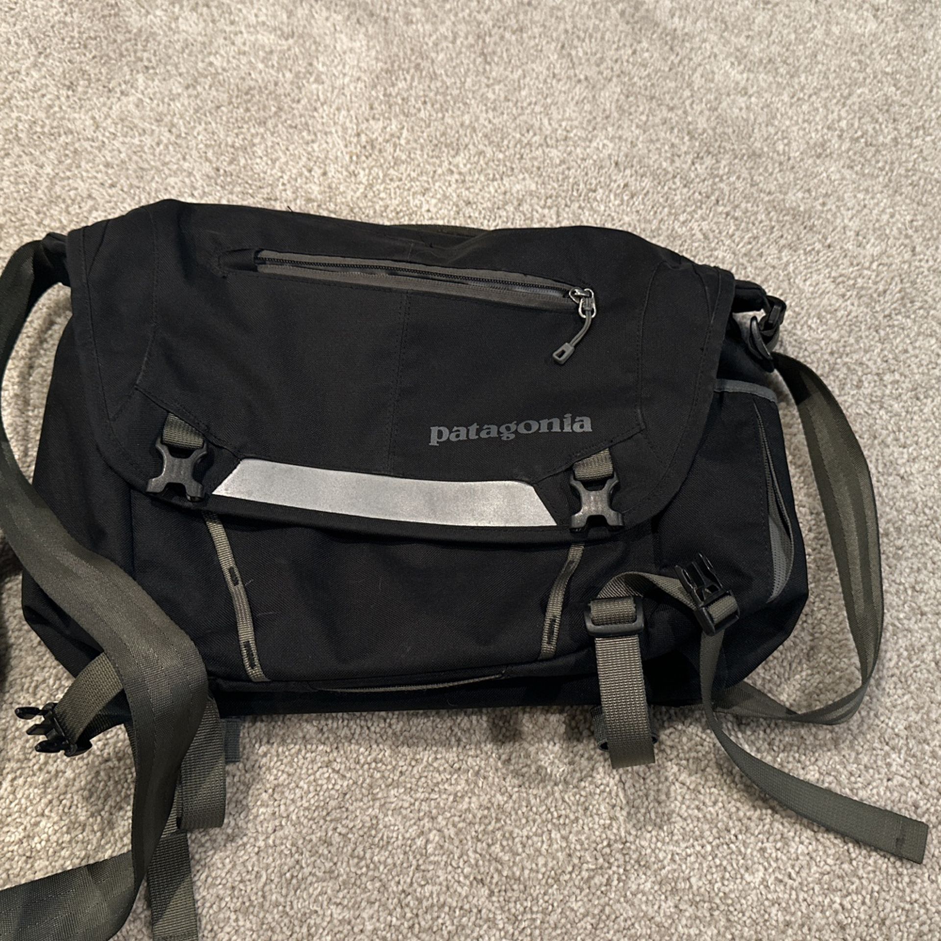 Patagonia Half Mass Messenger Laptop Bag
