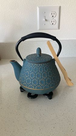Cast Iron Teapot with Trivet Stand