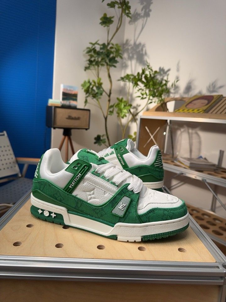 Louis Vuitton LV Trainer Series Casual Sneakers (White and Green Contrast Color Style)