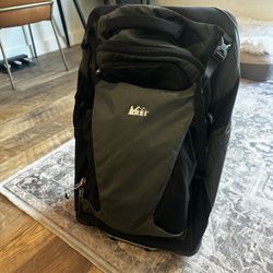 22” REI Stratocruiser Rolling Duffle with Detachable Daypack