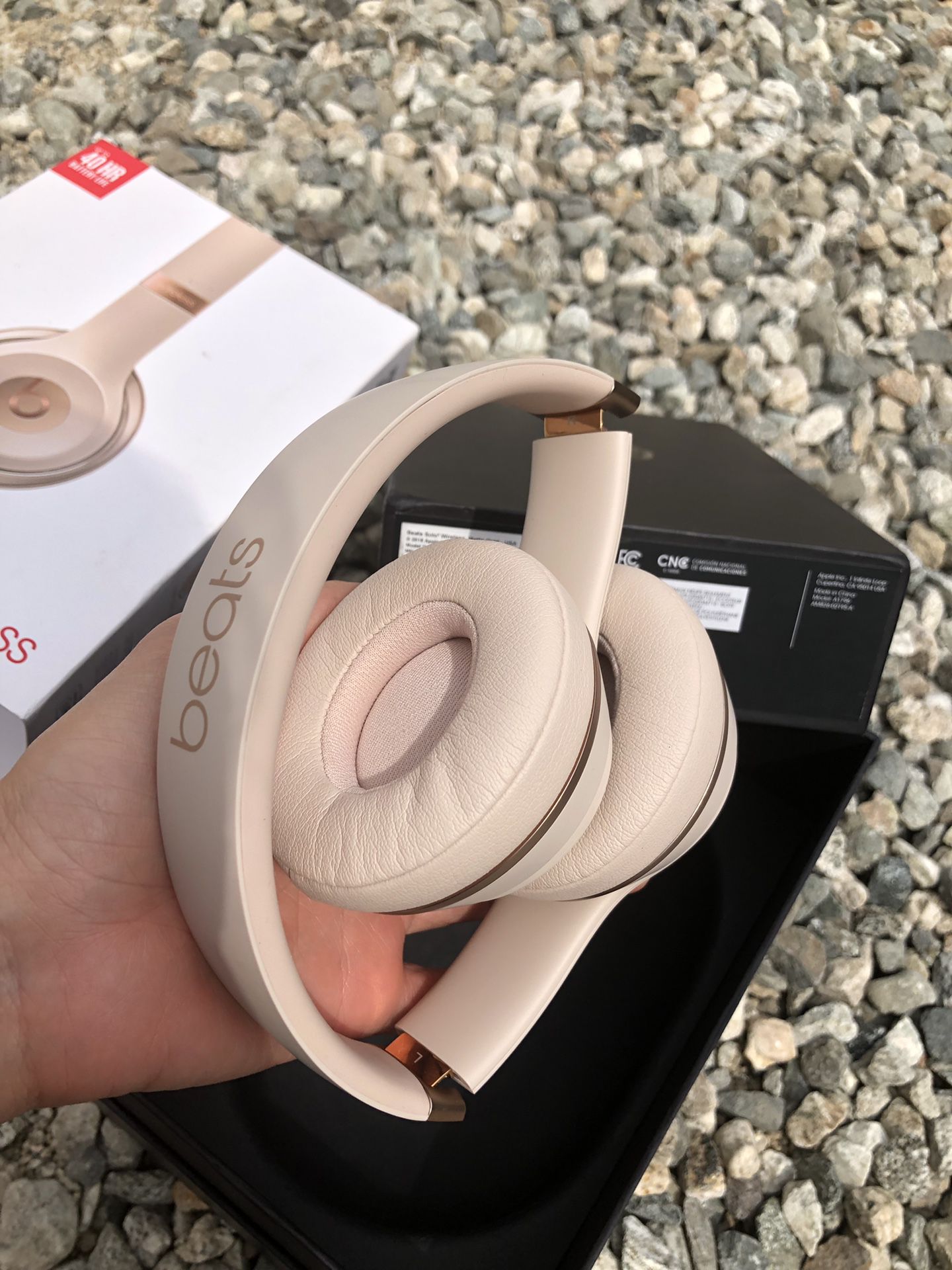 Beats Solo 3 Bluetooth wireless headphones 🎧 Matt gold