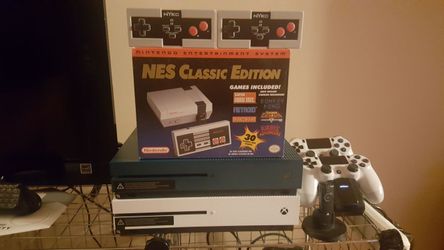 (DISCONTINUED) NES MINI CLASSIC 800+ GAMES LOADED, 2 WIRELESS CONTROLLERS (DISCONTINUED)