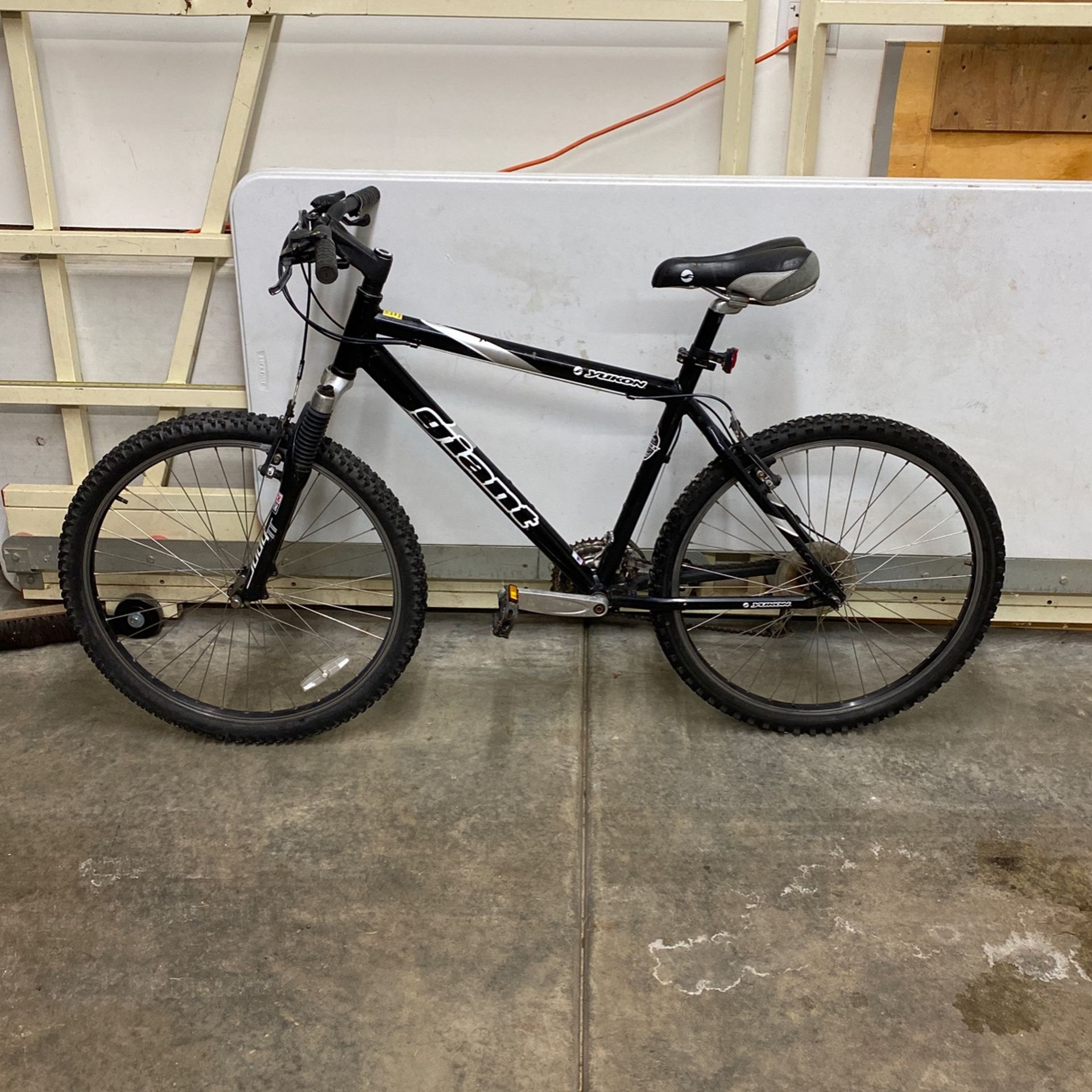 Giant Yukon Aluminum Light Weight 26” Mountain Bike READY FOR SPRING