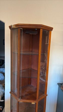 Corner cabinet