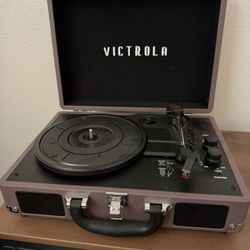 Victrola record/Bluetooth player