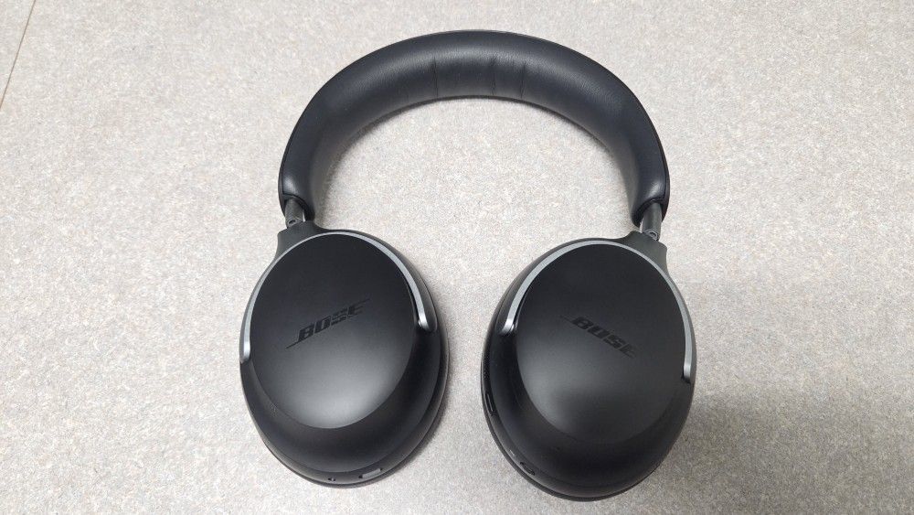 Like-new Bose Ultra QuietComfort Noise Cancelling Headphones