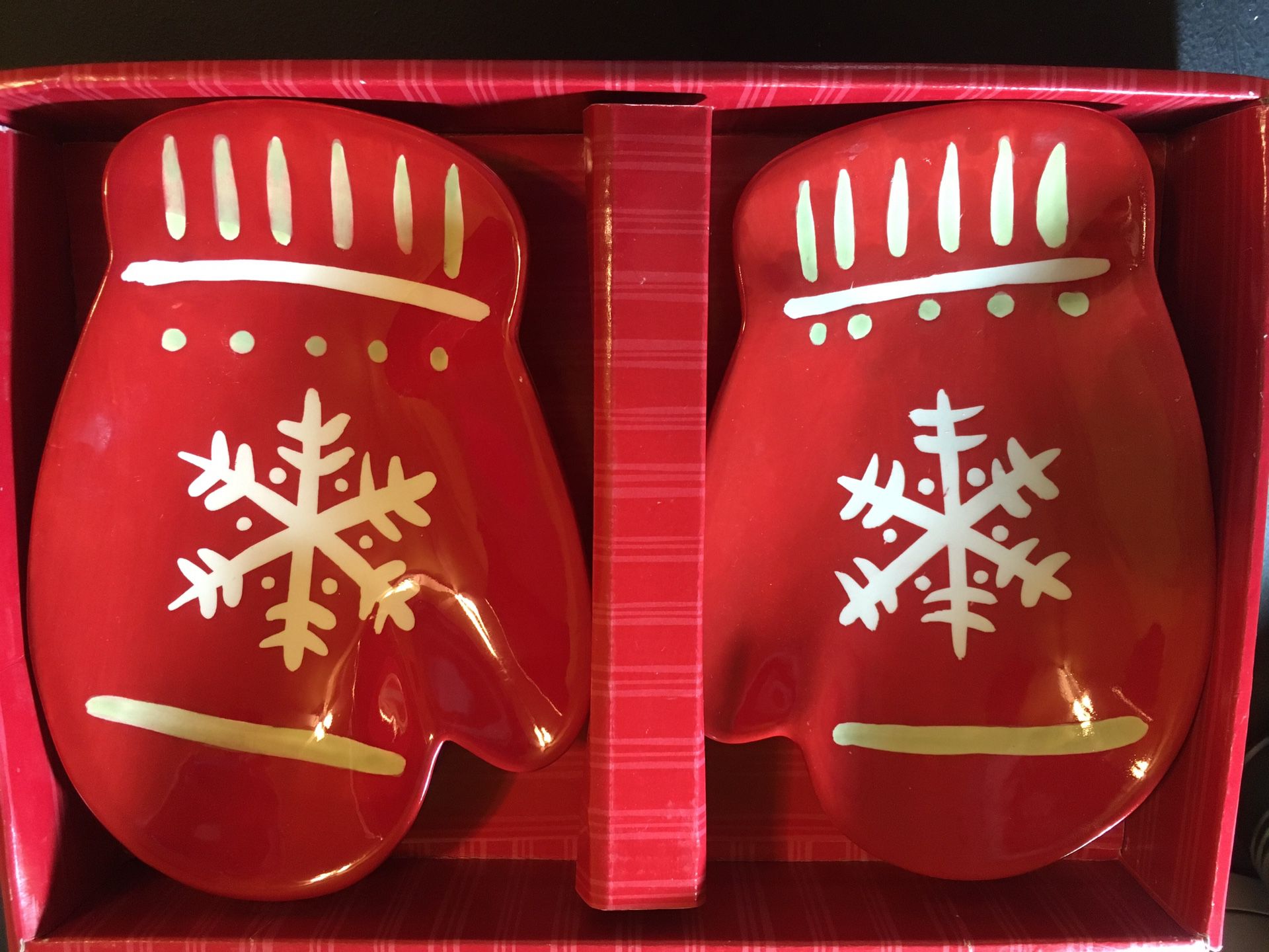 Xmas “Mittens” candy dishes