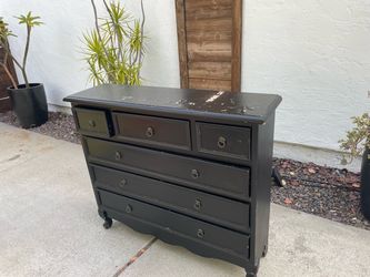 Skinny dresser