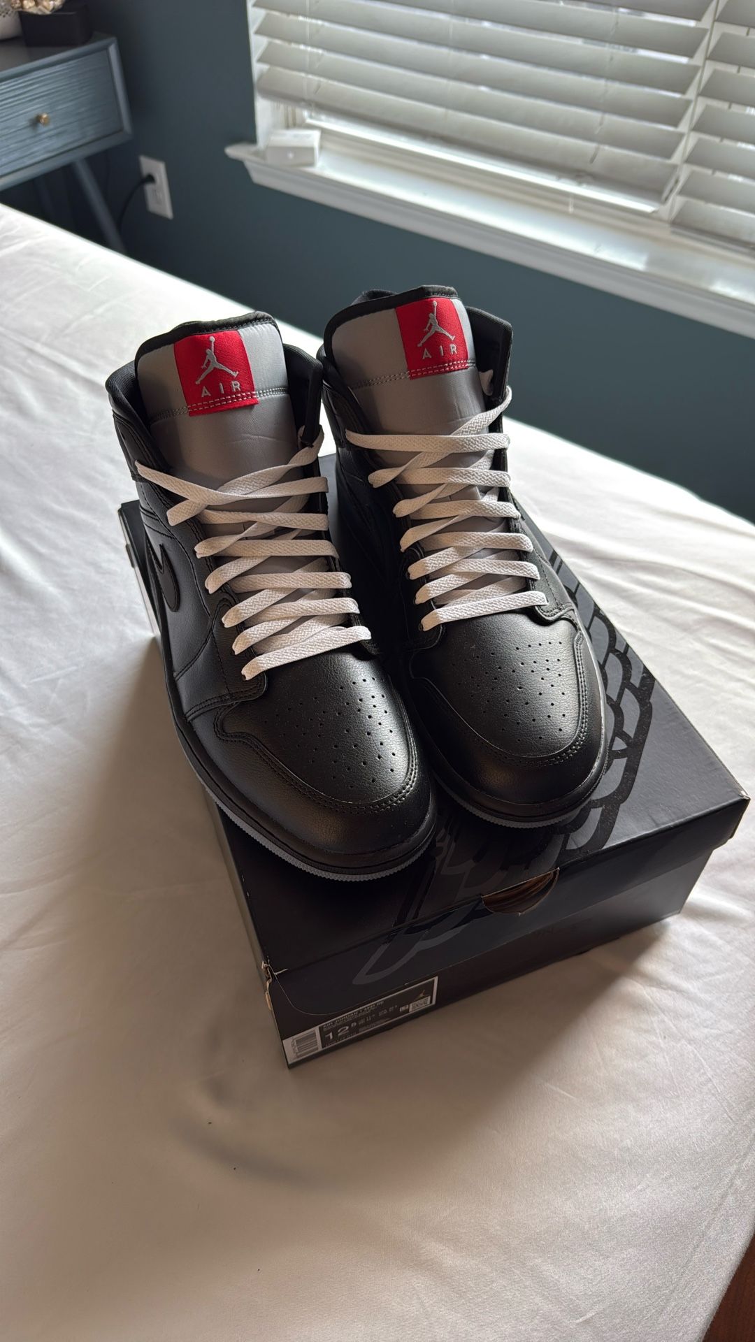 Jordan 1 Mids (New) Size 12.5