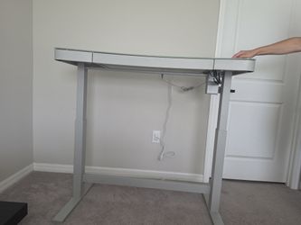 Adjustible high desk 47"