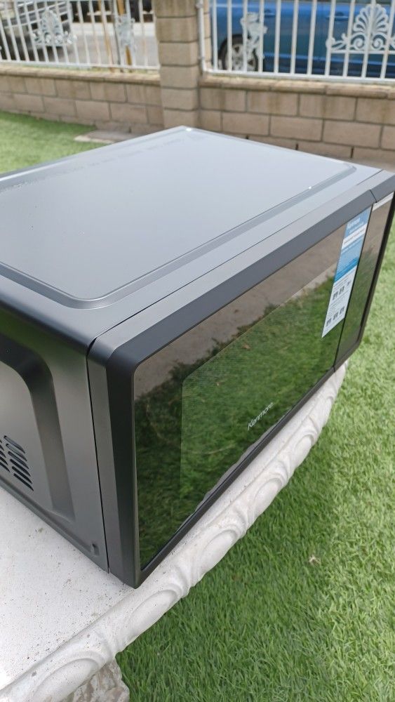 Microwave Countertop Kenmore (NEW)