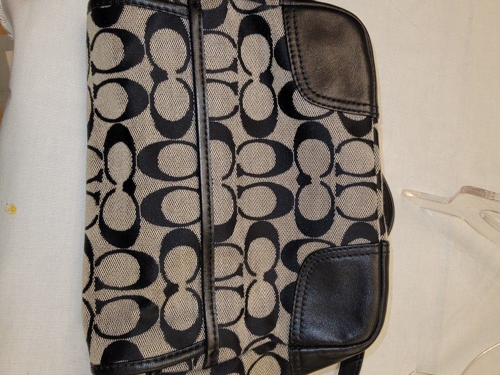 Retired Small COACH Hadley Signature Black Leather Crossbody Bag F30601 Jewelry Accessories