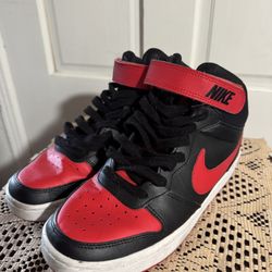 Nike Court Borough 