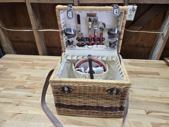Picnic Time Picnic Basket (Please Read)