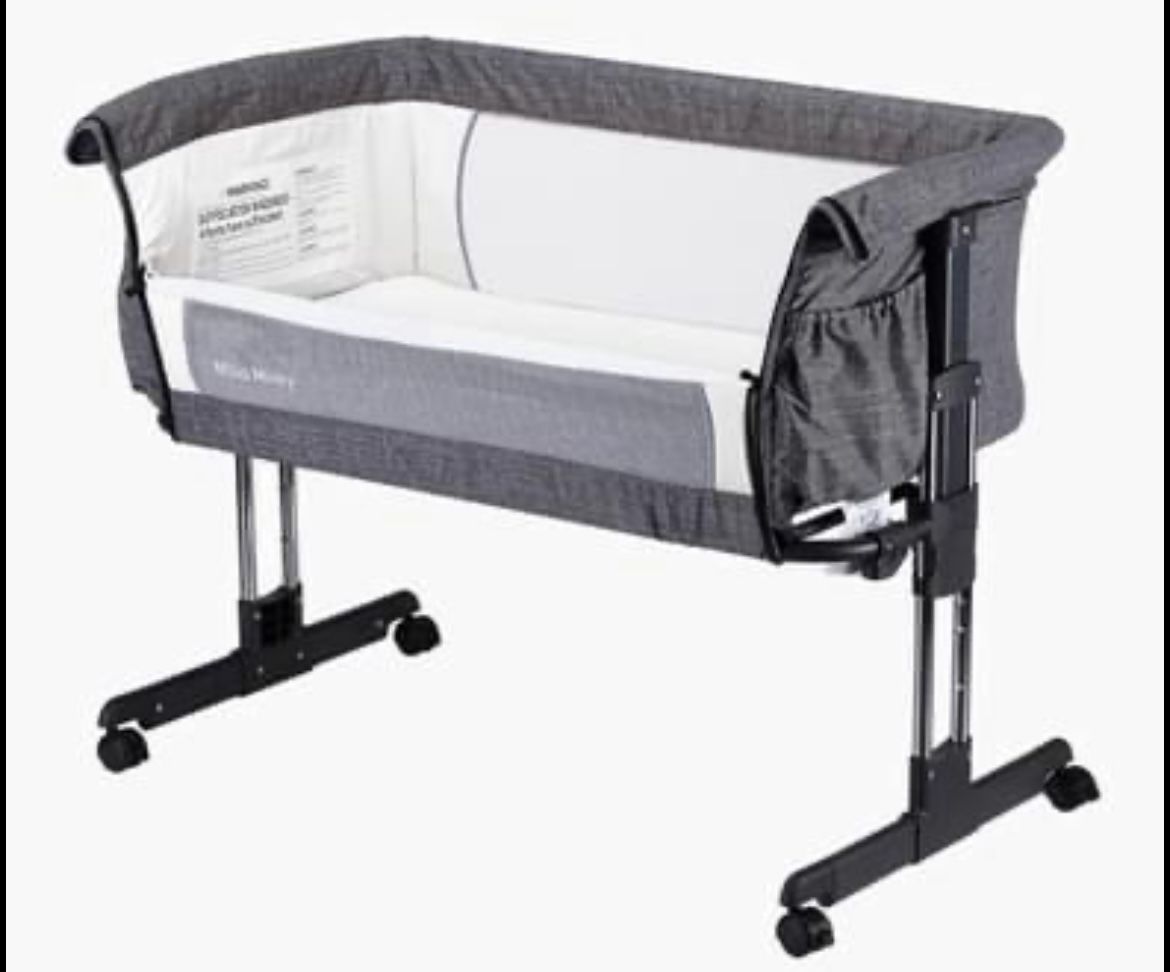 Baby bedside bassinet (cash only at pickup)