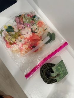 LARGE LOT OF BABY SHOWER ACCESSORIES : baby in bloom , girl theme