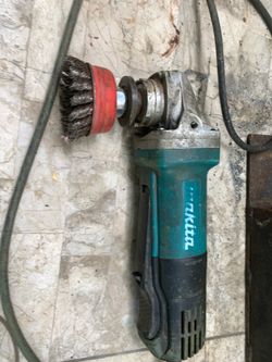 Makita 4 inch 7.5 grinder used lightly