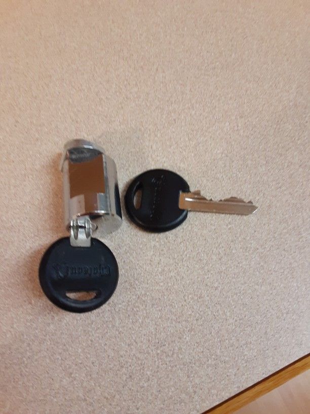 CHATEAU CYLINDER LOCK FOR BEZEL LATCHES FOR STORAGE LOCKERS for Sale in WA OfferUp
