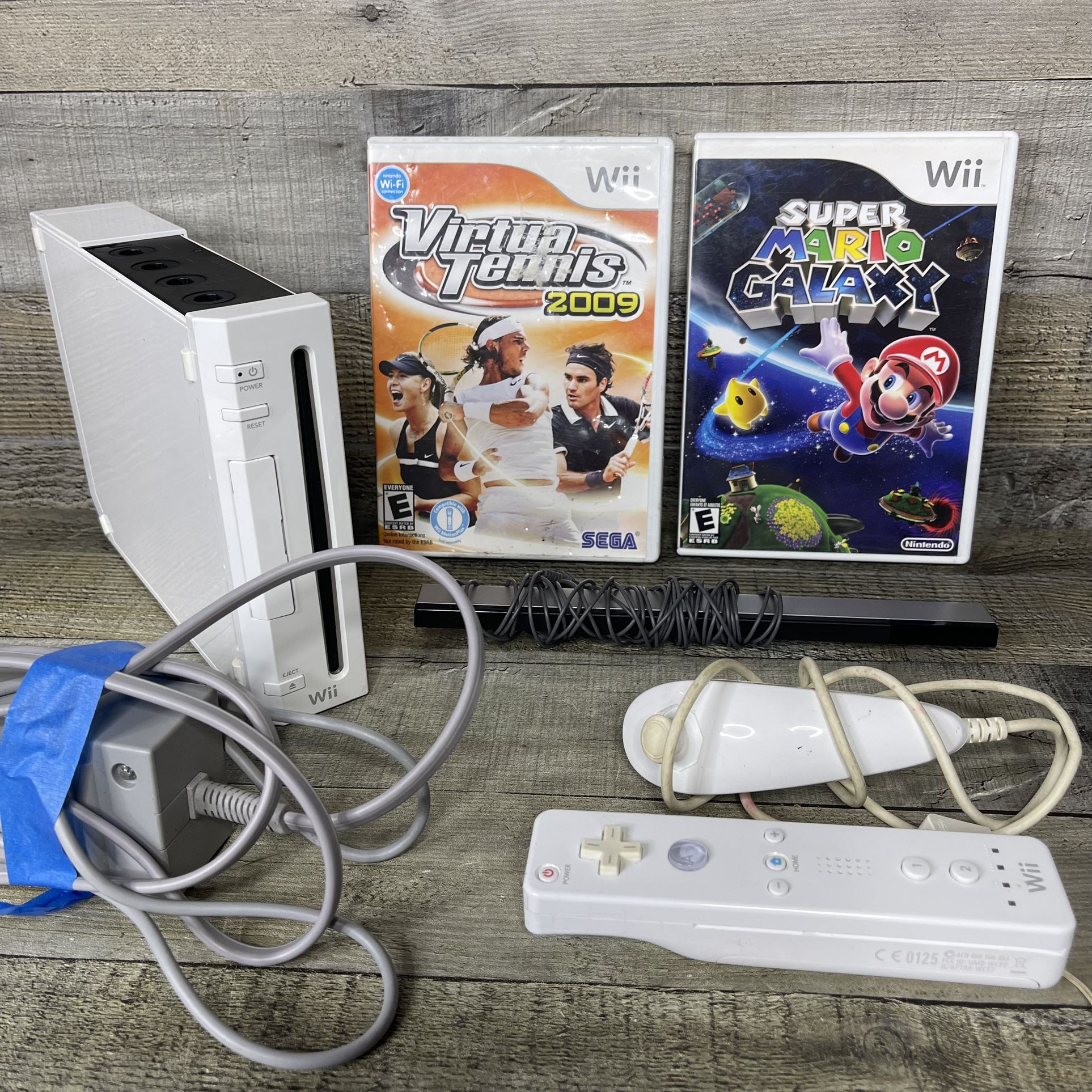 Nintendo Wii Bundle Super Mario Galaxy & Virtua Tennis