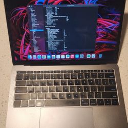 MacBook Pro 2017 - New Battery 3 Cycles Great Condition 