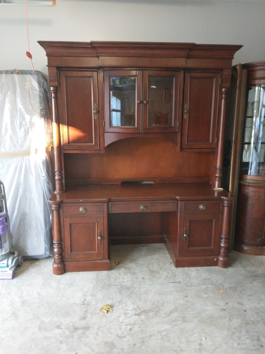 DESK & HUTCH (NEGOTIABLE)