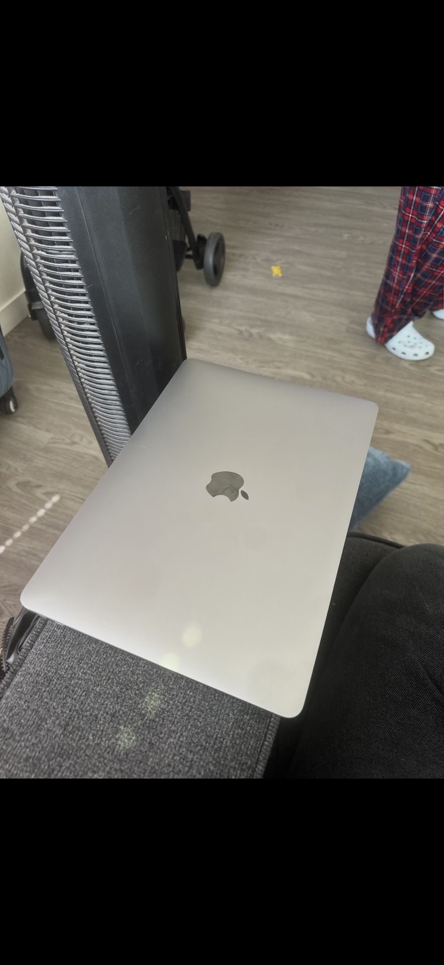 2020 MacBook Air M1 chip 8gb