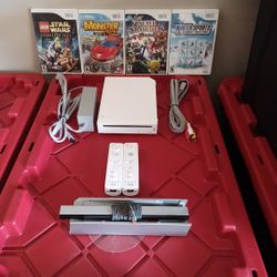 NINTENDO Wii GAMING SYSTEM BACKWARD COMPATIBLE PLAYS BOTH NINTENDO Wii AND GAMECUBE GAMES / NICE SHAPE 