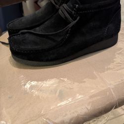 Men Wallabies Size 11"Clarks" 