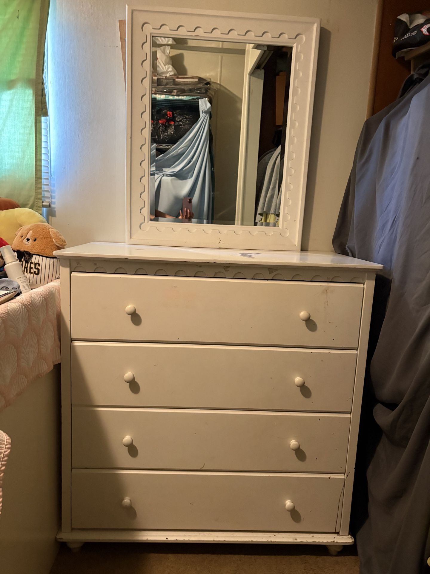 Dresser With Mirror 