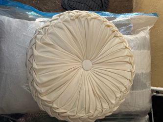 Decorative throw pillows