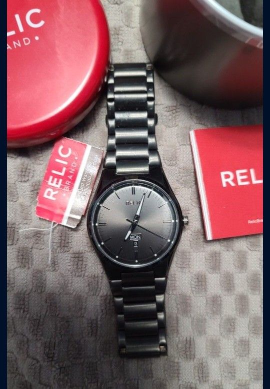 WATCH MENS. RELIC BRAND