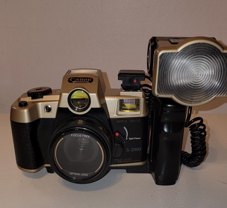 Canon Camera With Accessories. 
