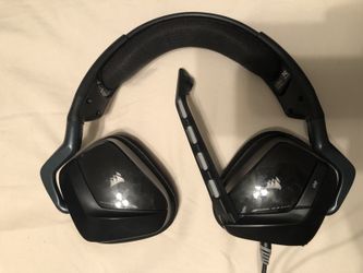 Corsair black gaming headset