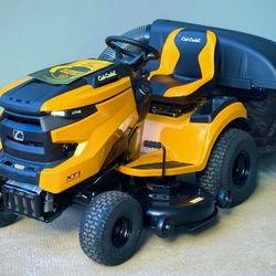 Brand new Cub cadet XT1 Enduro LT 46 in. 22 HP V-Twin Kohler 7000 Series Engine Hydrostatic Drive Gas Riding Lawn Tractor Comes with bagger
