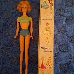 Vintage 1962 Barbie Midge Doll #860 Blonde in Box- Mattel- NEW w/ Pedestal