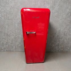 iio Retro Refrigerator – Red – 10 cu ft – Works Great