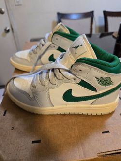 Jordan 1 MidWhite Pure Platinum Pine Green