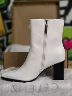 Women's Cellenz White Pointed Toe Ankle Boots – Size 8