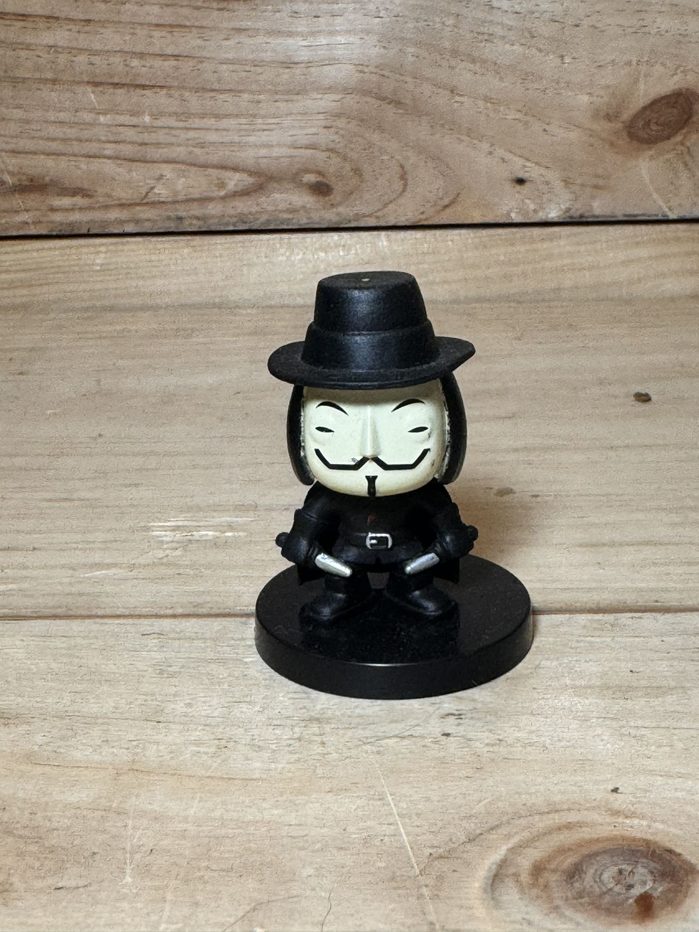 Vendetta V For Vendetta VAULTED Movies Guy Fawkes Anonymous OOB w/ Keychain