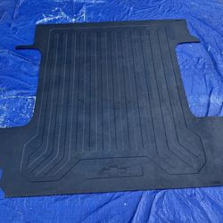 2019-2026 Chevrolet Silverado 1500  Crew Cab Short Box Bed Mat