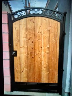 Side gate