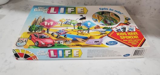 Hasbro Gaming The Game of Life Game, Family Board Game for 2-4 Players,  Indoor Game for Kids Ages 8 and Up, Pegs Come in 6 Colors