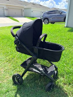 Evenflo Pivot Modular Travel System (Bassinet/Carriage Mode) in Black.
