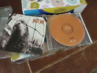 PEARL JAM  ( MUSIC CD).     PICK ⛏️ UP ONLY