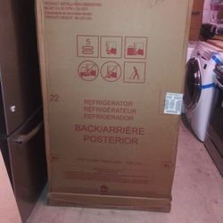 GE 21.9-cu ft Top-Freezer Refrigerator (Bisque) ENERGY STAR GTE22JTNRCC