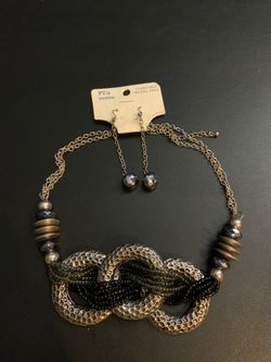 Brand new pretty choker and earring set