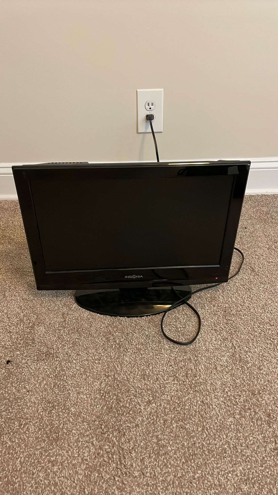 19 Inch Insignia LCD TV/DVD Combo 