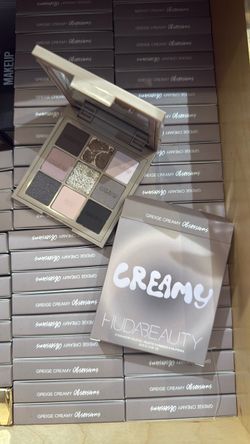 HUDA BEAUTY EYESHADOW PALLETE -Greige Creamy Obsessions