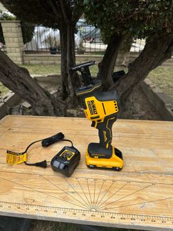 Dewalt Hackzallwith battery and charger