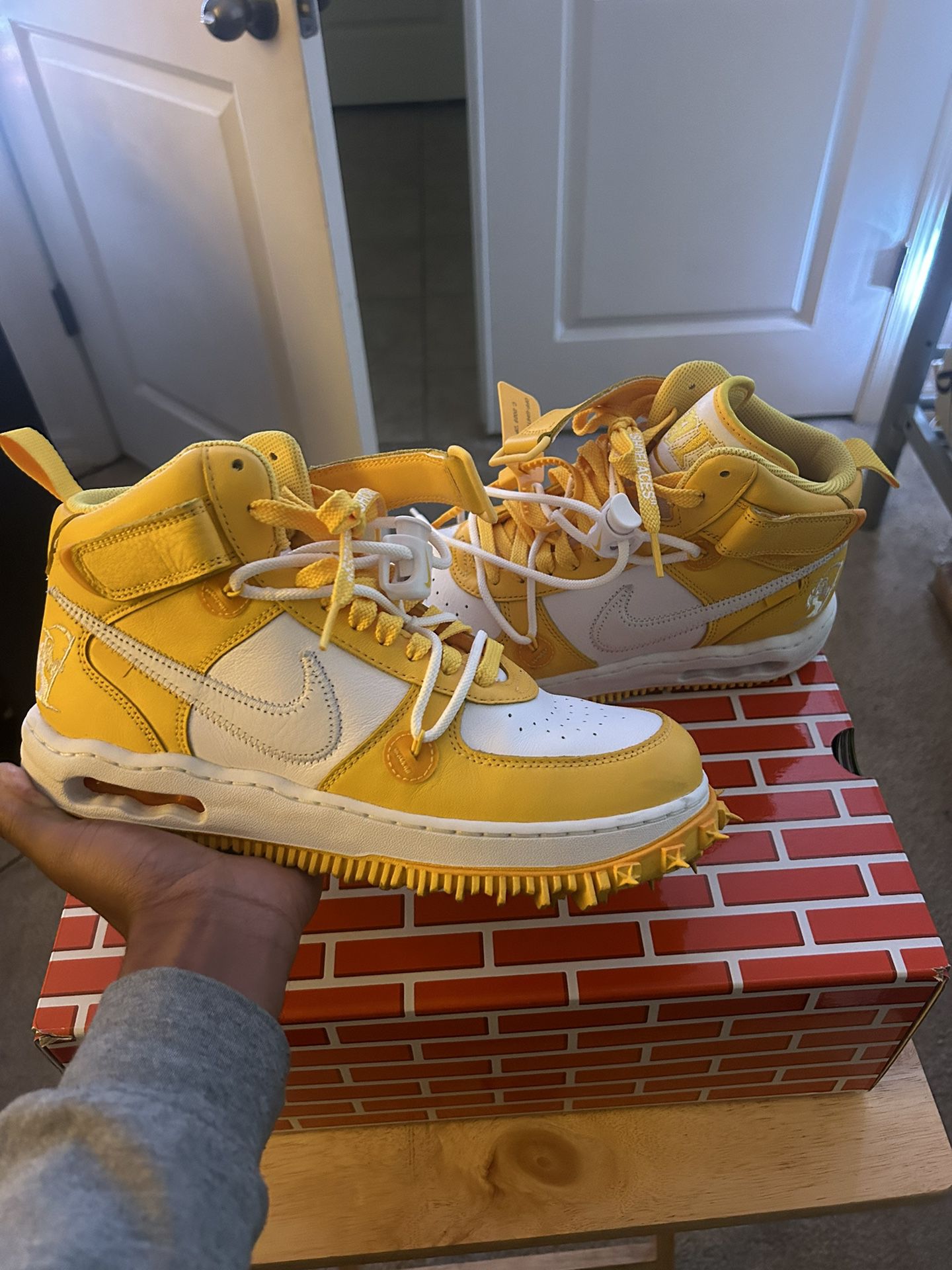 Off-White x Air Force 1 Mid SP Leather 'Varsity Maize'